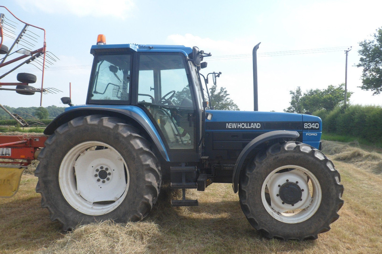 NEW HOLLAND 8340 - Трактор: фото 4 NEW HOLLAND 8340 - Трактор: фото 4