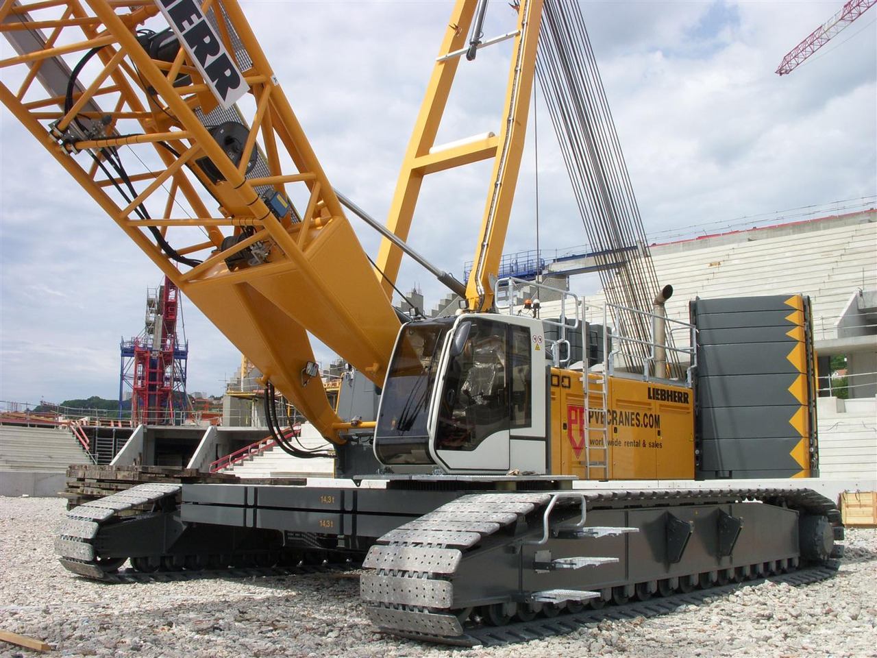 LIEBHERR LR1300 - Гусеничный кран: фото 1 LIEBHERR LR1300 - Гусеничный кран: фото 1