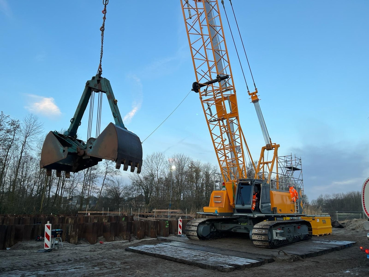 PVE EC90 - Гусеничный кран: фото 1 PVE EC90 - Гусеничный кран: фото 1