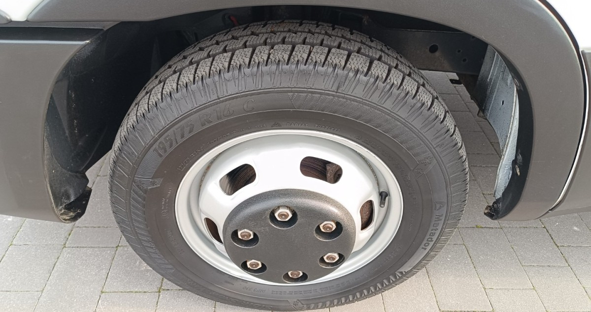 Фото интерьера 2: Iveco Daily 35C13 Blaszak L3H2 na bliźniakach VAT 23 в лизинг Iveco Daily 35C13 Blaszak L3H2 na bliźniakach VAT 23