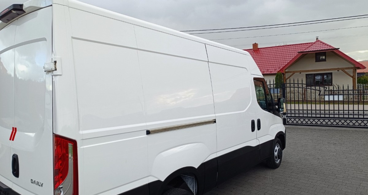 Iveco Daily 35C13 Blaszak L3H2 na bliźniakach VAT 23 в лизинг Iveco Daily 35C13 Blaszak L3H2 na bliźniakach VAT 23: фото 12