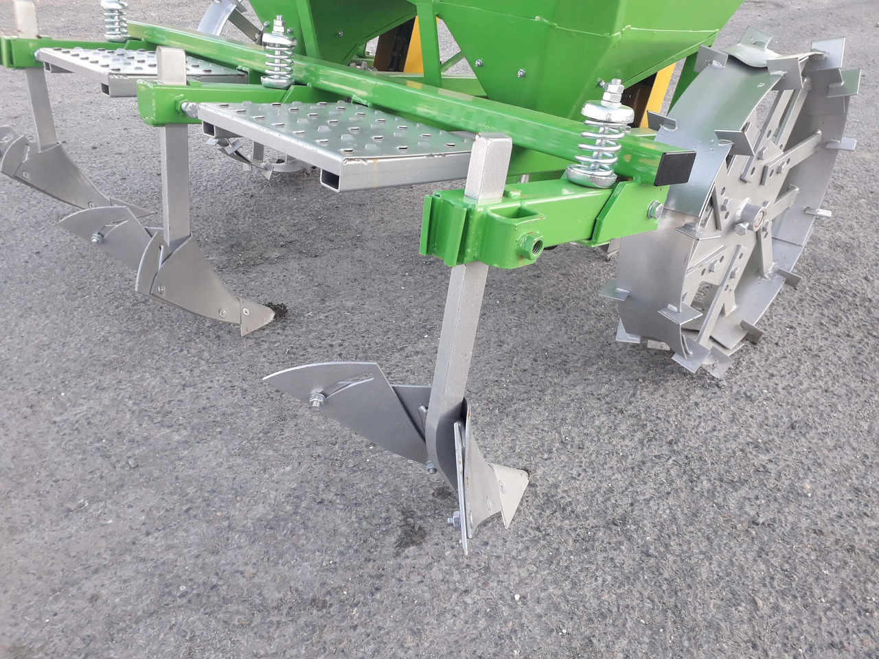 BOMET Planteuse à Pommes de Terre 2 rangs GEMINI - Картофелесажалка: фото 4 BOMET Planteuse à Pommes de Terre 2 rangs GEMINI - Картофелесажалка: фото 4