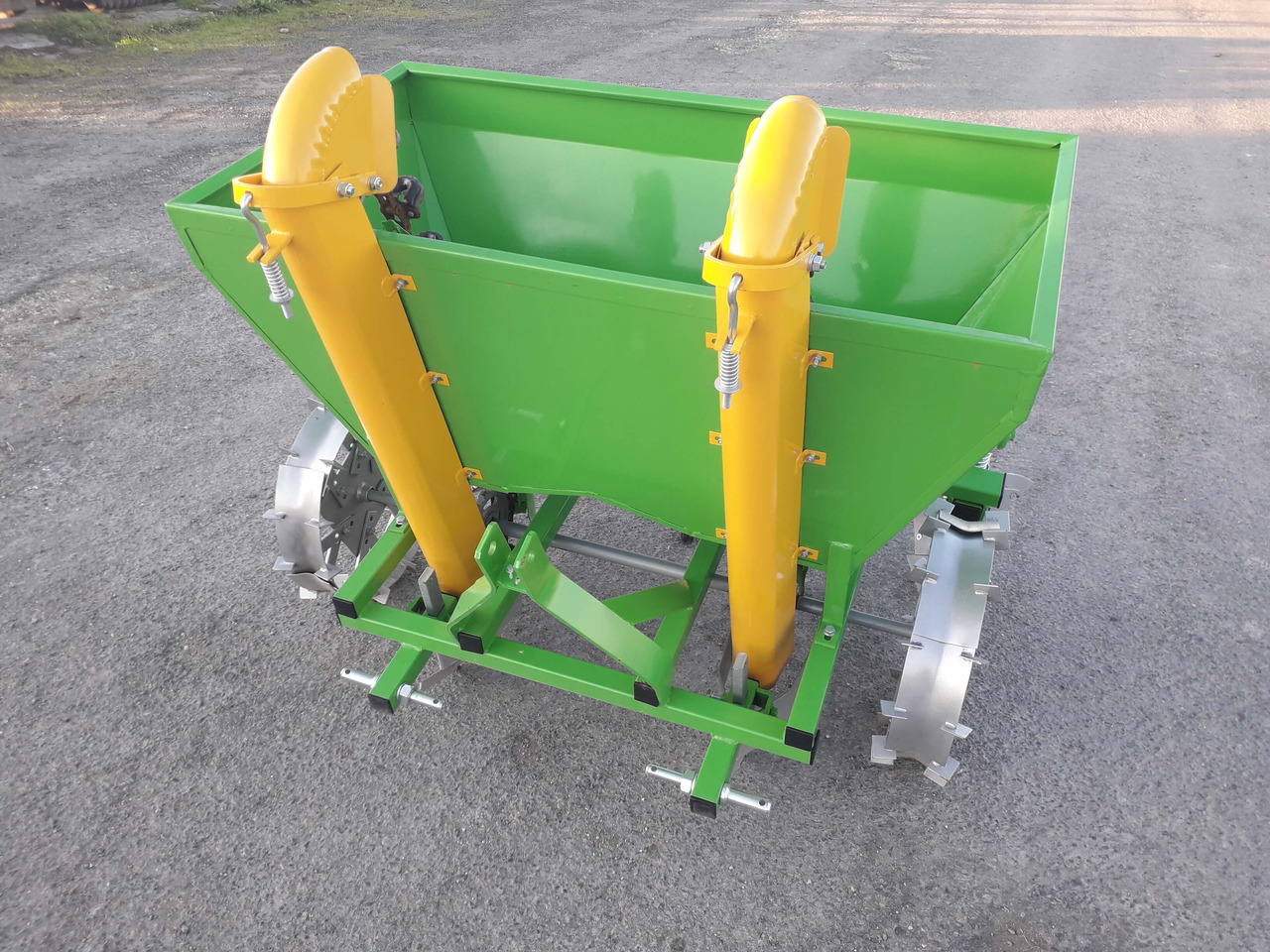 BOMET Planteuse à Pommes de Terre 2 rangs GEMINI - Картофелесажалка: фото 2 BOMET Planteuse à Pommes de Terre 2 rangs GEMINI - Картофелесажалка: фото 2