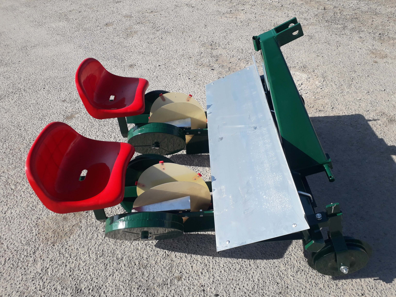 GARMACH Transplanteur à Mini-Mottes 2 rangs - Картофелесажалка: фото 3 GARMACH Transplanteur à Mini-Mottes 2 rangs - Картофелесажалка: фото 3