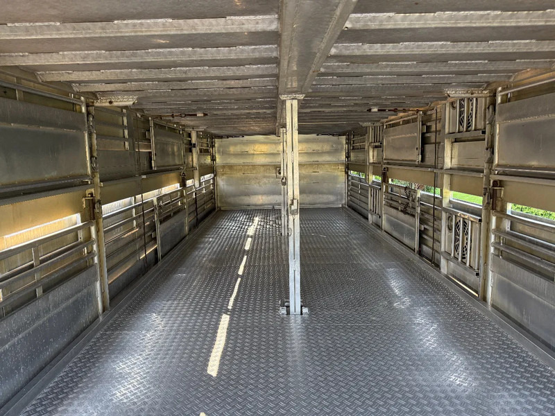 Грузовик для перевозки животных Volvo FM 300 Livestock Cuppers 3 laags 6x2: фото 15 Грузовик для перевозки животных Volvo FM 300 Livestock Cuppers 3 laags 6x2: фото 15