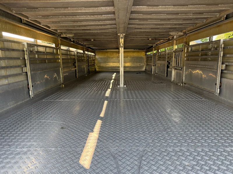 Грузовик для перевозки животных Volvo FM 300 Livestock Cuppers 3 laags 6x2: фото 10 Грузовик для перевозки животных Volvo FM 300 Livestock Cuppers 3 laags 6x2: фото 10