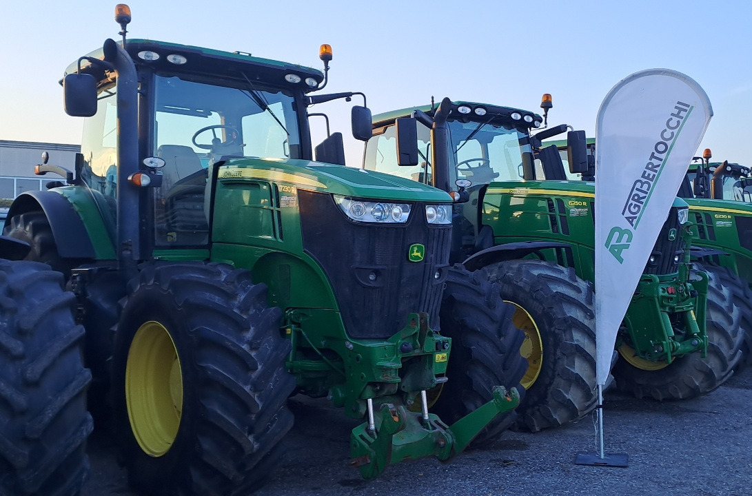 JOHN DEERE 7230R - Трактор: фото 3 JOHN DEERE 7230R - Трактор: фото 3