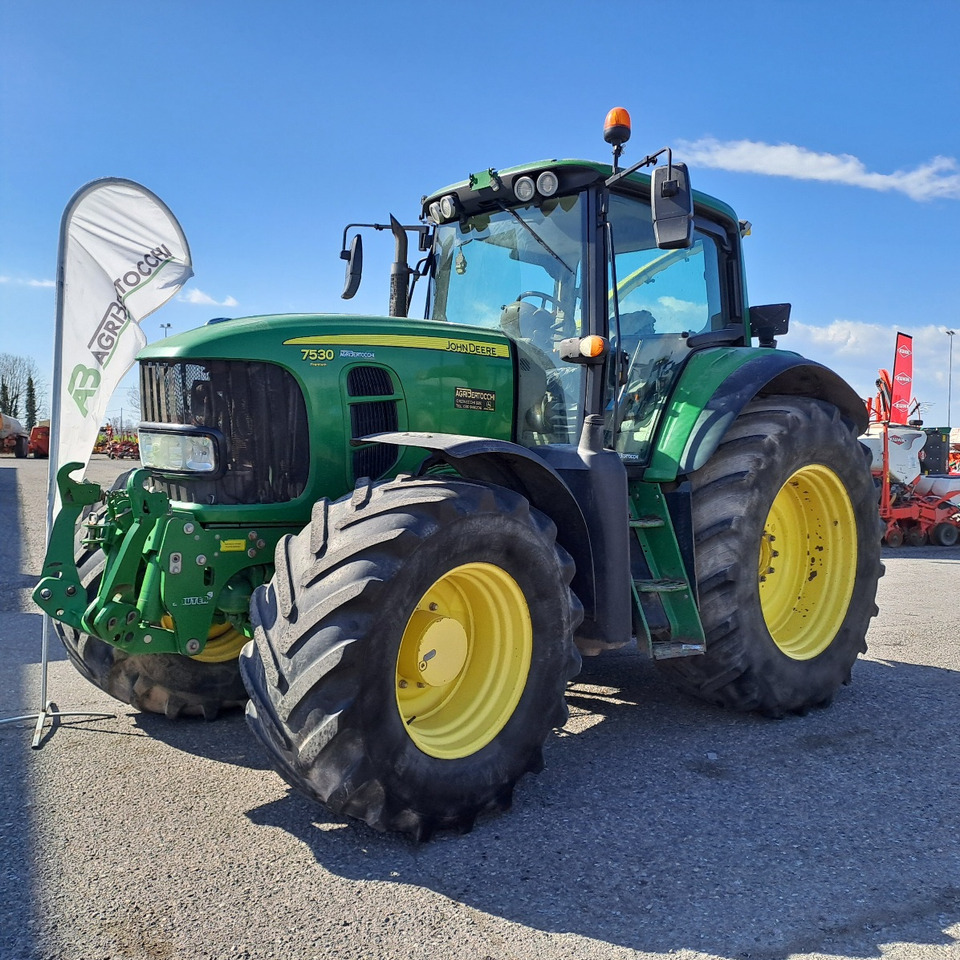 JOHN DEERE 7530 PREMIUM - Трактор: фото 1 JOHN DEERE 7530 PREMIUM - Трактор: фото 1