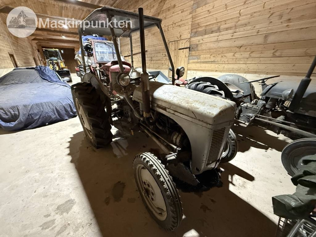 Massey Ferguson TED-20 - Трактор: фото 1 Massey Ferguson TED-20 - Трактор: фото 1