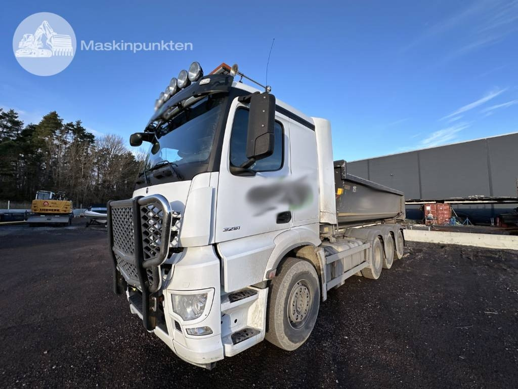 Mercedes-Benz Arocs 3251 - Крюковой мультилифт: фото 1 Mercedes-Benz Arocs 3251 - Крюковой мультилифт: фото 1