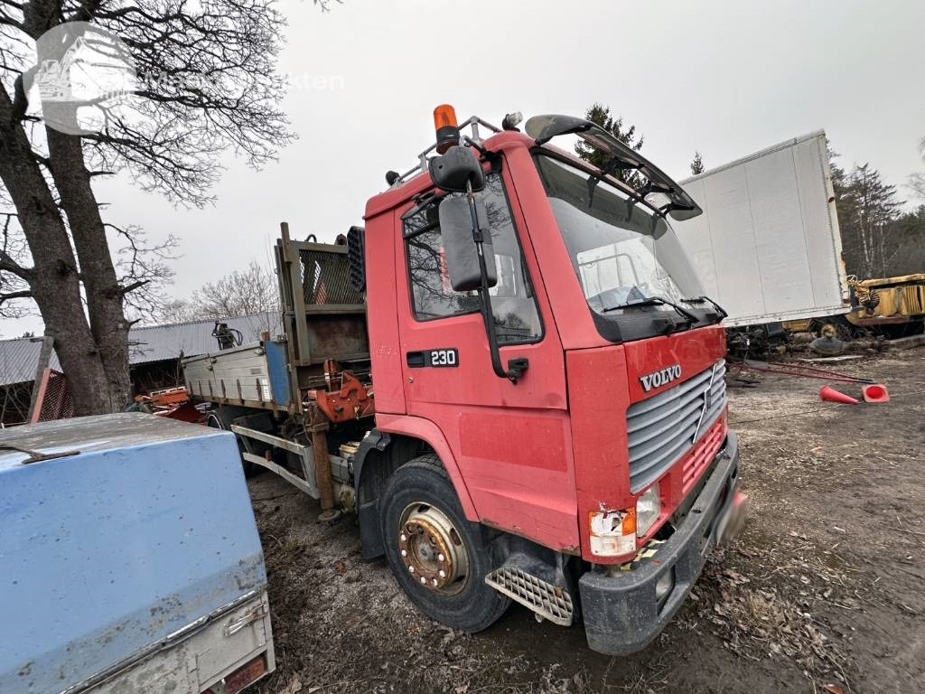 Volvo FL7 - Автоманипулятор: фото 1 Volvo FL7 - Автоманипулятор: фото 1