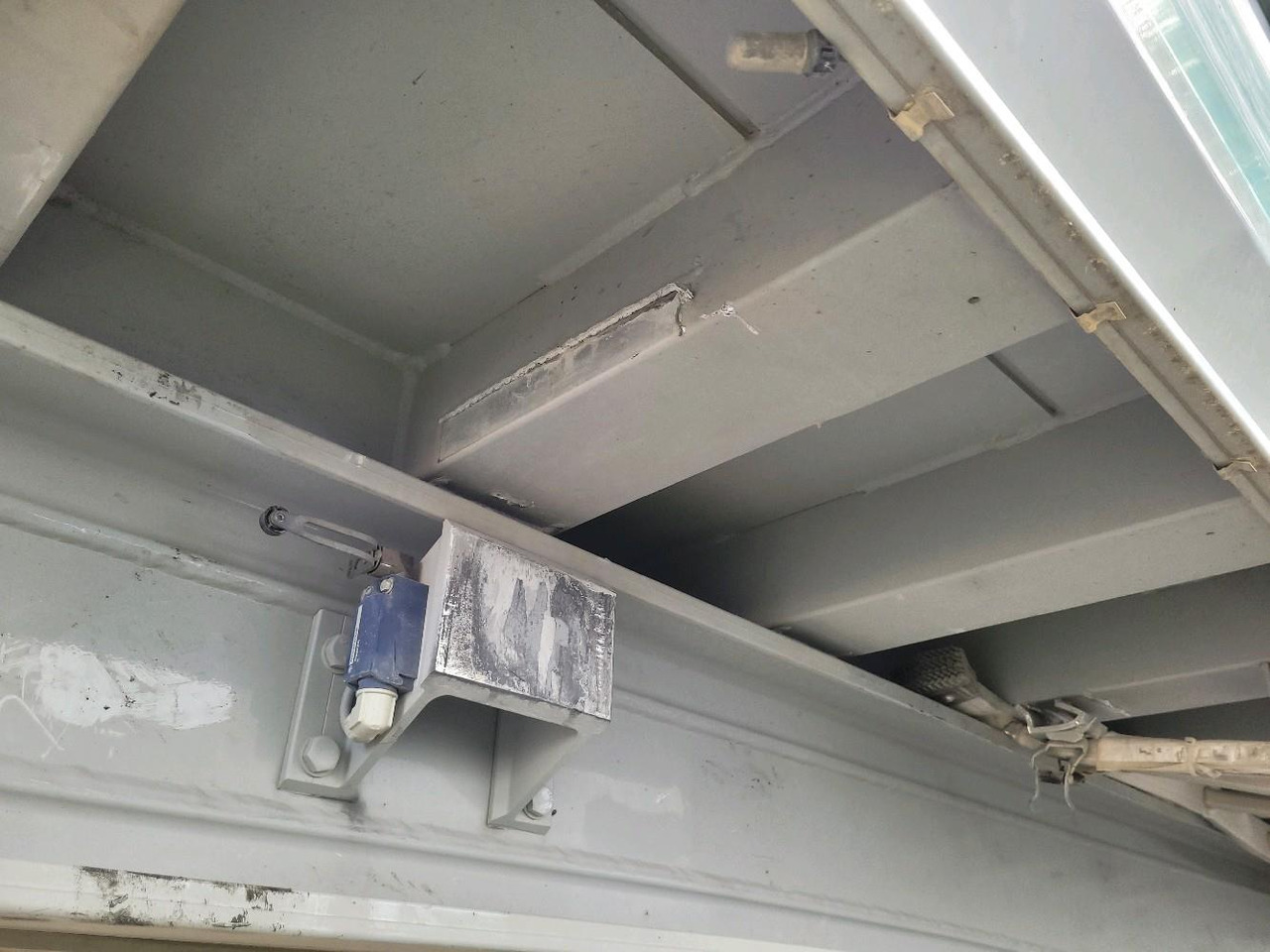 Самосвальный полуприцеп BENALU BENNE C39 3 ESSIEUX: фото 17 Самосвальный полуприцеп BENALU BENNE C39 3 ESSIEUX: фото 17