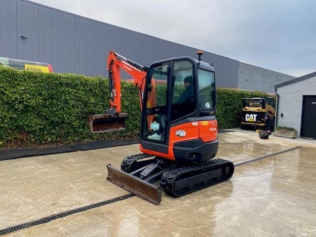 Kubota U 27-4 - Мини-экскаватор: фото 1 Kubota U 27-4 - Мини-экскаватор: фото 1