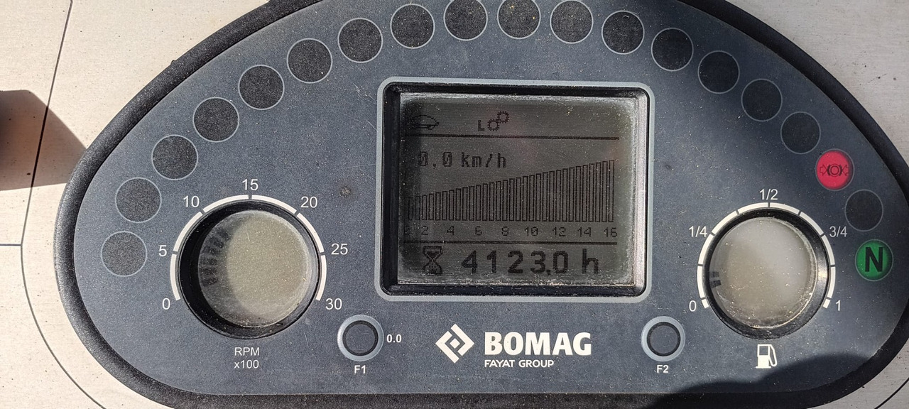 BOMAG IT BF 300 P-2 S340-2 TV Stage IIIb/Tier 4f - Асфальтоукладчик: фото 4 BOMAG IT BF 300 P-2 S340-2 TV Stage IIIb/Tier 4f - Асфальтоукладчик: фото 4