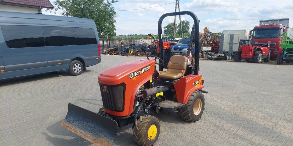 Koparka łańcuchowa Ditch Witch RT30 - Траншеекопатель: фото 2 Koparka łańcuchowa Ditch Witch RT30 - Траншеекопатель: фото 2
