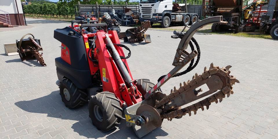 Koparka łańcuchowa miniładowarka Ditch Witch R300 wiertnica - Траншеекопатель: фото 4 Koparka łańcuchowa miniładowarka Ditch Witch R300 wiertnica - Траншеекопатель: фото 4