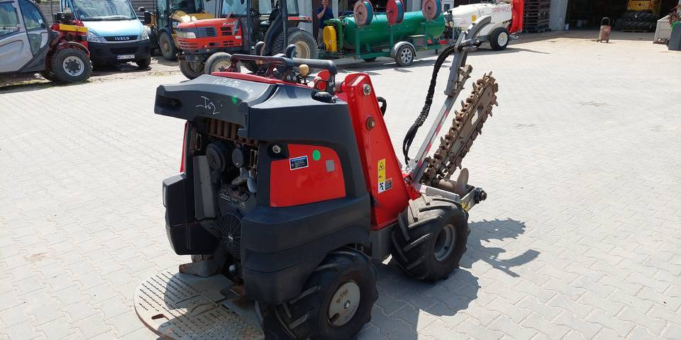Koparka łańcuchowa miniładowarka Ditch Witch R300 wiertnica - Траншеекопатель: фото 3 Koparka łańcuchowa miniładowarka Ditch Witch R300 wiertnica - Траншеекопатель: фото 3