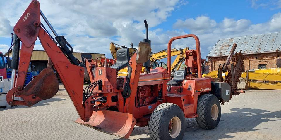 Koparka łańcuchowa pługoukładacz Ditch Witch 8020 Combo - Траншеекопатель: фото 3 Koparka łańcuchowa pługoukładacz Ditch Witch 8020 Combo - Траншеекопатель: фото 3
