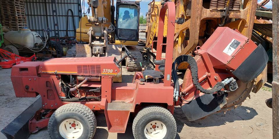 Koparka tarczowa Ditch Witch 3700DD łańcuchowa - Траншеекопатель: фото 1 Koparka tarczowa Ditch Witch 3700DD łańcuchowa - Траншеекопатель: фото 1