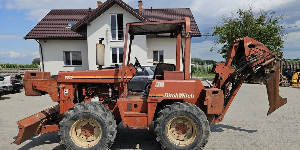 Pługoukładacz wibropług Ditch Witch 8020 układanie kabli światłowód - Строительная техника: фото 1 Pługoukładacz wibropług Ditch Witch 8020 układanie kabli światłowód - Строительная техника: фото 1