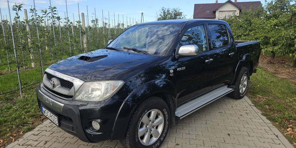 Toyota Hilux 3.0 SR5 automat 4x4 - Легковой автомобиль: фото 1 Toyota Hilux 3.0 SR5 automat 4x4 - Легковой автомобиль: фото 1