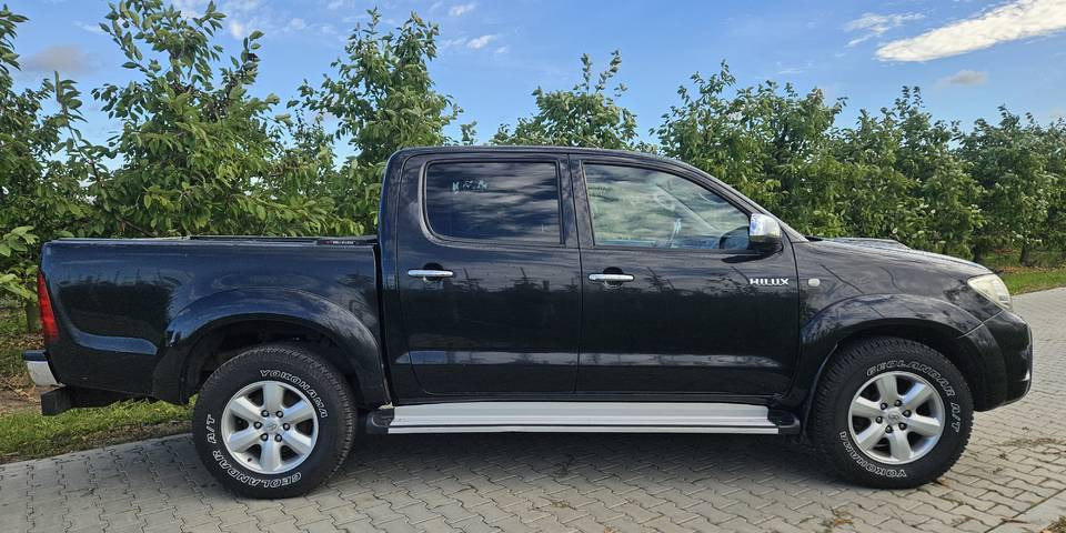 Toyota Hilux 3.0 SR5 automat 4x4 - Легковой автомобиль: фото 4 Toyota Hilux 3.0 SR5 automat 4x4 - Легковой автомобиль: фото 4