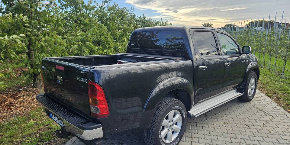 Toyota Hilux 3.0 SR5 automat 4x4 - Легковой автомобиль: фото 5 Toyota Hilux 3.0 SR5 automat 4x4 - Легковой автомобиль: фото 5