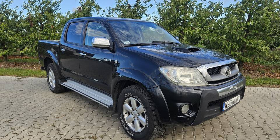 Toyota Hilux 3.0 SR5 automat 4x4 - Легковой автомобиль: фото 3 Toyota Hilux 3.0 SR5 automat 4x4 - Легковой автомобиль: фото 3