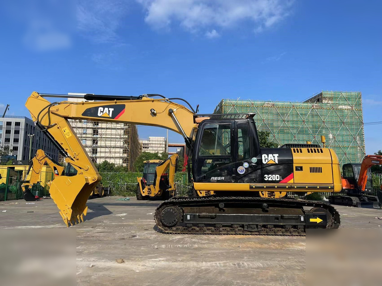 CATERPILLAR 320DL - Гусеничный экскаватор: фото 1 CATERPILLAR 320DL - Гусеничный экскаватор: фото 1