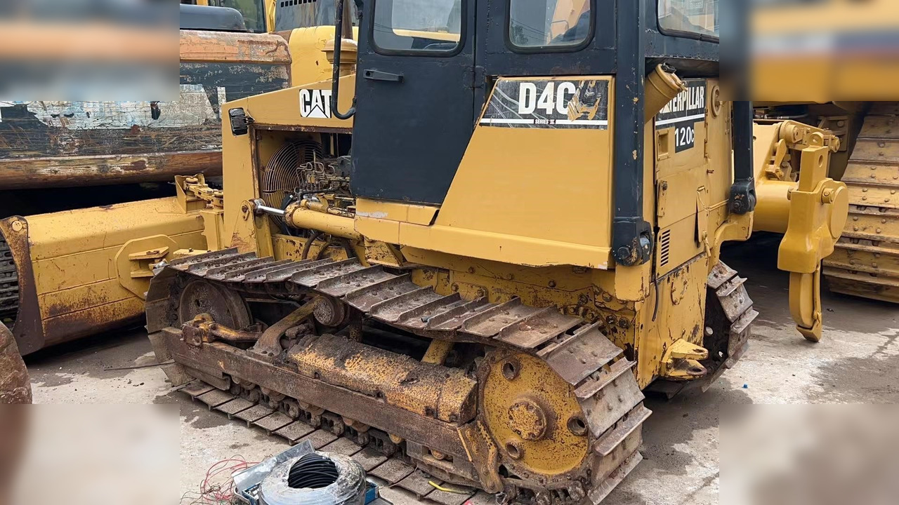 CATERPILLAR D4C - Бульдозер: фото 2 CATERPILLAR D4C - Бульдозер: фото 2