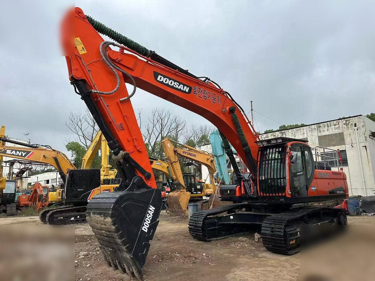 DOOSAN DX340 LC - Гусеничный экскаватор: фото 1 DOOSAN DX340 LC - Гусеничный экскаватор: фото 1