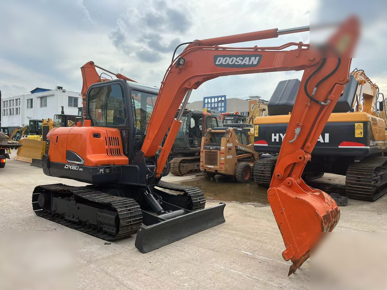DOOSAN DX60-9C - Гусеничный экскаватор: фото 1 DOOSAN DX60-9C - Гусеничный экскаватор: фото 1