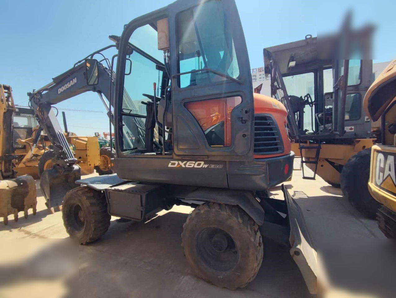 DOOSAN DX60W ECO - Колёсный экскаватор: фото 1 DOOSAN DX60W ECO - Колёсный экскаватор: фото 1