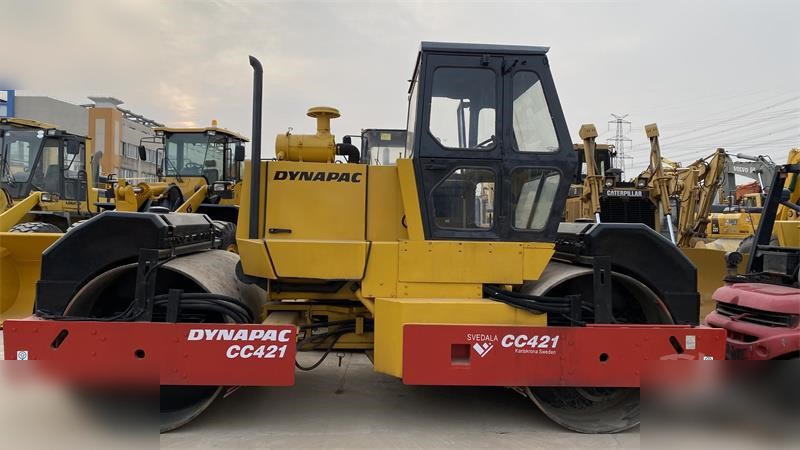DYNAPAC CC421 - Дорожный каток: фото 1 DYNAPAC CC421 - Дорожный каток: фото 1