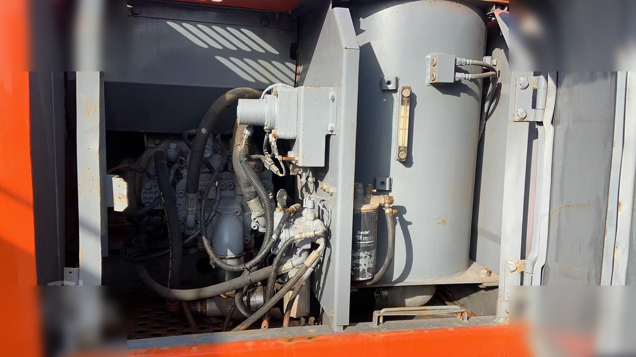 HITACHI EX120-5 - Гусеничный экскаватор: фото 4 HITACHI EX120-5 - Гусеничный экскаватор: фото 4