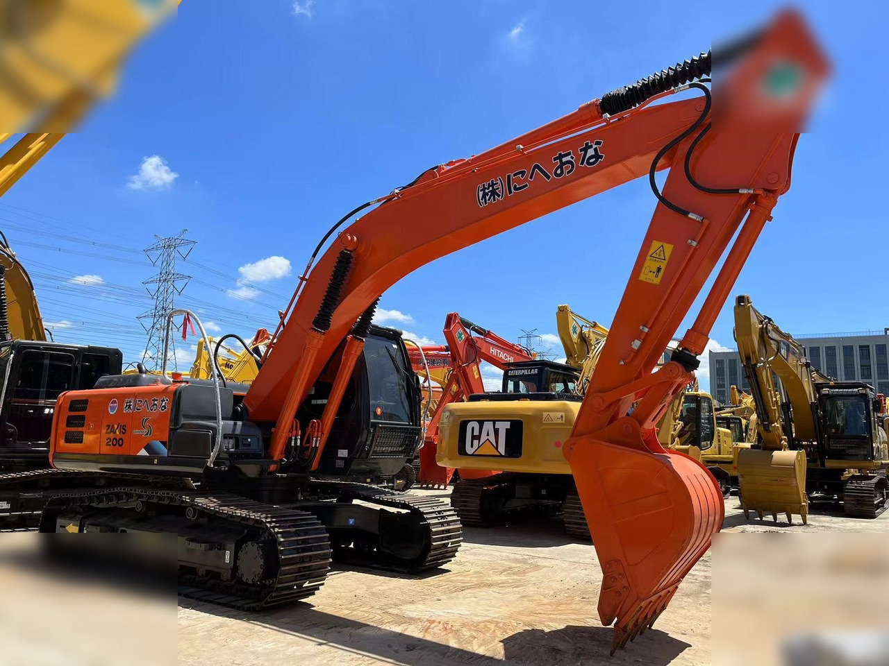 HITACHI ZX200 - Гусеничный экскаватор: фото 1 HITACHI ZX200 - Гусеничный экскаватор: фото 1