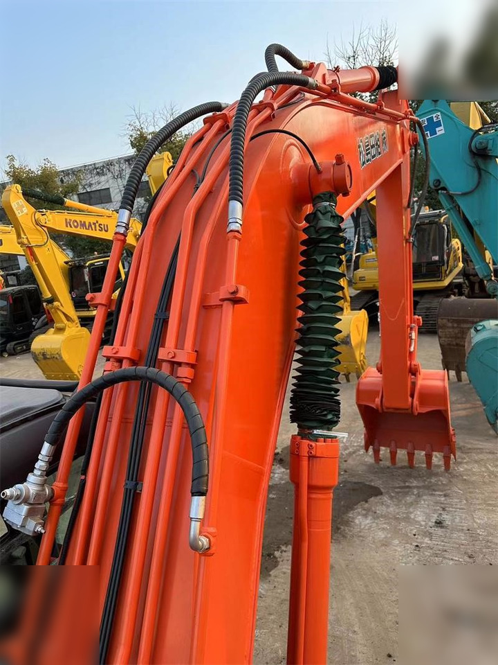 HITACHI ZX200 - Гусеничный экскаватор: фото 3 HITACHI ZX200 - Гусеничный экскаватор: фото 3