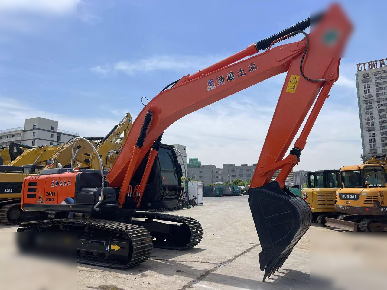 HITACHI ZX200 - Гусеничный экскаватор: фото 3 HITACHI ZX200 - Гусеничный экскаватор: фото 3