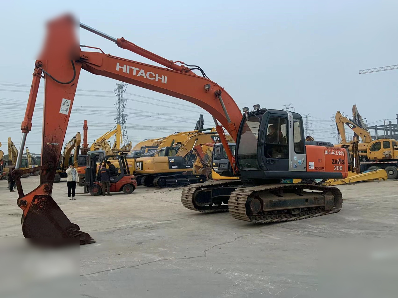 HITACHI ZX200 - Гусеничный экскаватор: фото 1 HITACHI ZX200 - Гусеничный экскаватор: фото 1