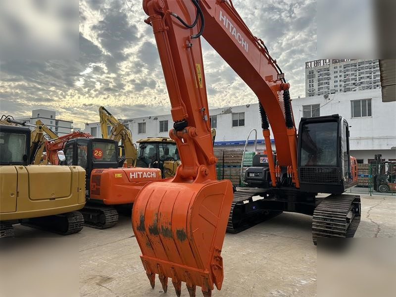 HITACHI ZX200 LC - Гусеничный экскаватор: фото 2 HITACHI ZX200 LC - Гусеничный экскаватор: фото 2