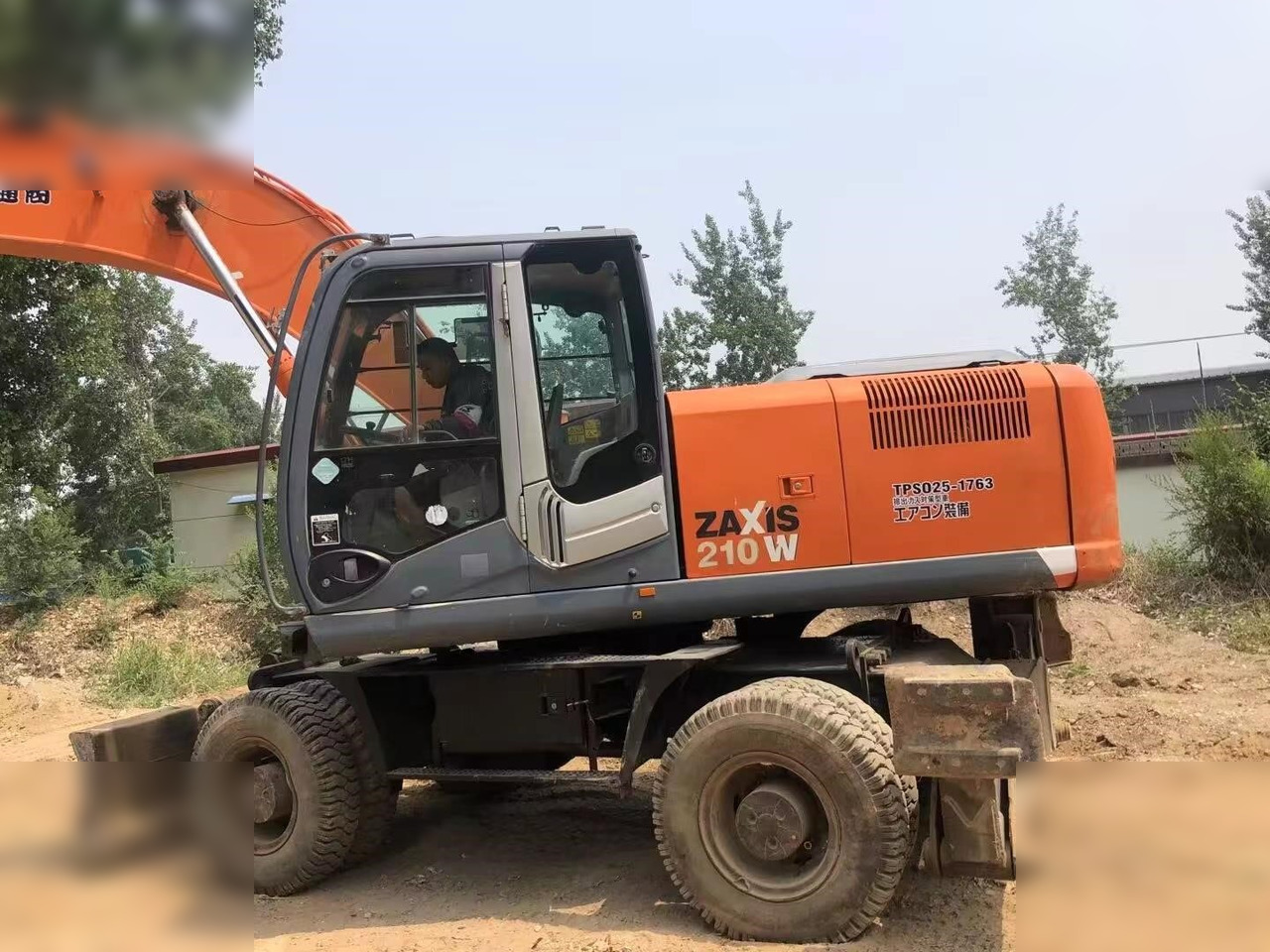 HITACHI ZX210W - Колёсный экскаватор: фото 5 HITACHI ZX210W - Колёсный экскаватор: фото 5