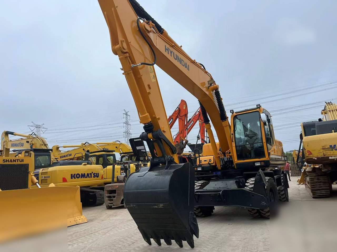 HYUNDAI ROBEX 210W-9 - Колёсный экскаватор: фото 5 HYUNDAI ROBEX 210W-9 - Колёсный экскаватор: фото 5