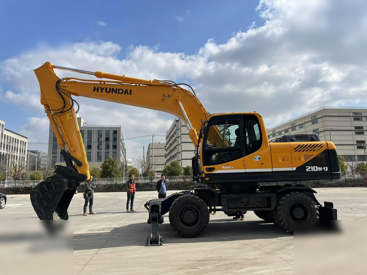 HYUNDAI ROBEX 210W-9 - Колёсный экскаватор: фото 2 HYUNDAI ROBEX 210W-9 - Колёсный экскаватор: фото 2