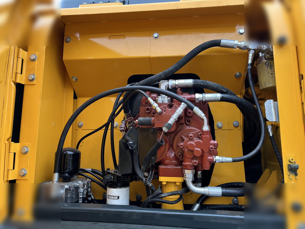 HYUNDAI ROBEX 210W-9 - Колёсный экскаватор: фото 5 HYUNDAI ROBEX 210W-9 - Колёсный экскаватор: фото 5