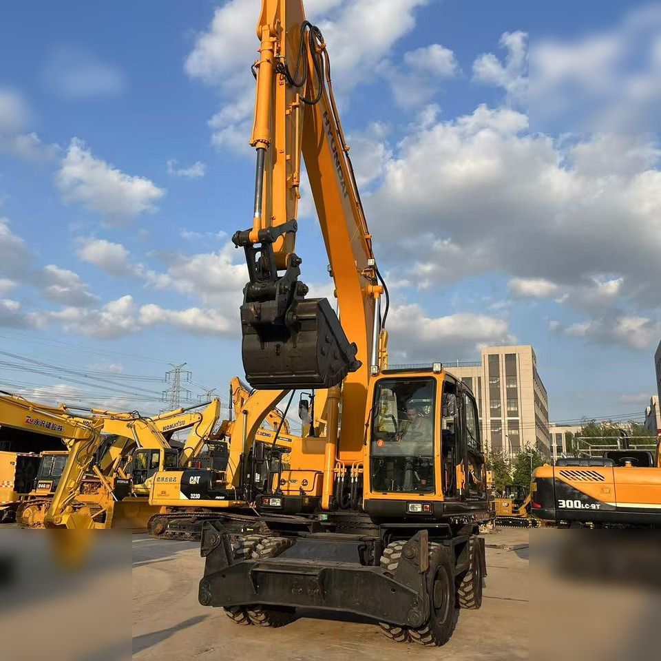 HYUNDAI ROBEX 210W-9 - Колёсный экскаватор: фото 2 HYUNDAI ROBEX 210W-9 - Колёсный экскаватор: фото 2