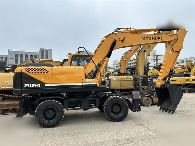 HYUNDAI ROBEX 210W-9 - Колёсный экскаватор: фото 1 HYUNDAI ROBEX 210W-9 - Колёсный экскаватор: фото 1