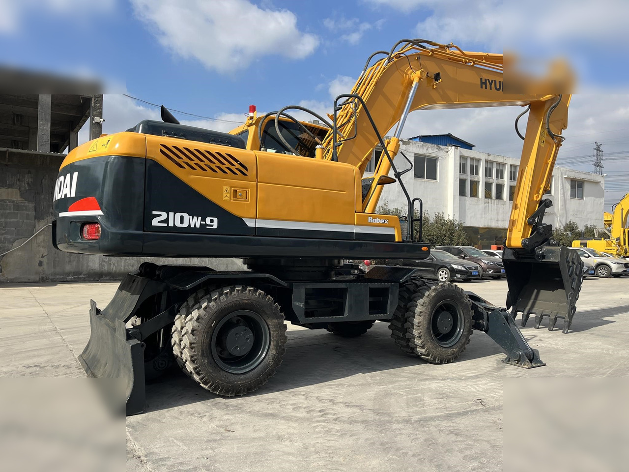 HYUNDAI ROBEX 210W-9 - Колёсный экскаватор: фото 3 HYUNDAI ROBEX 210W-9 - Колёсный экскаватор: фото 3