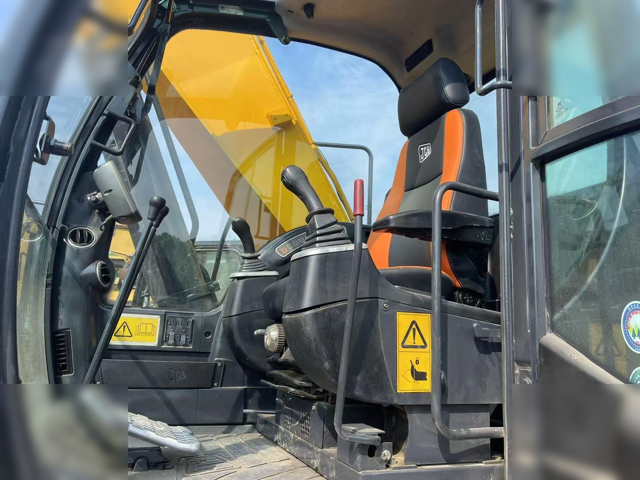 JCB JS220 LC - Гусеничный экскаватор: фото 5 JCB JS220 LC - Гусеничный экскаватор: фото 5
