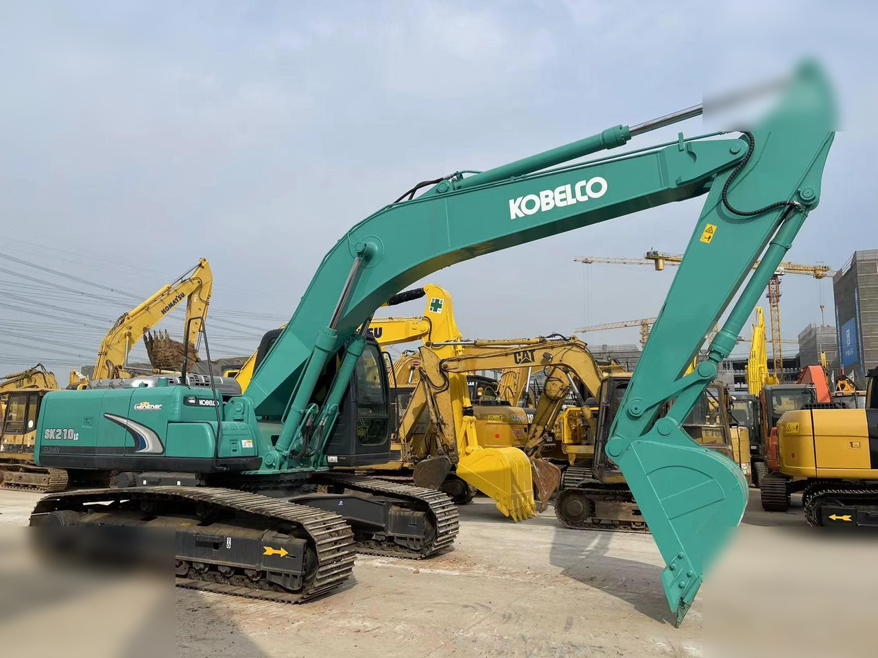 KOBELCO SK210 - Гусеничный экскаватор: фото 1 KOBELCO SK210 - Гусеничный экскаватор: фото 1