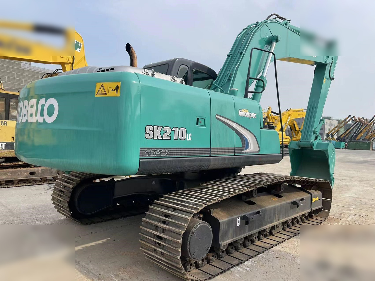 KOBELCO SK210 - Гусеничный экскаватор: фото 5 KOBELCO SK210 - Гусеничный экскаватор: фото 5